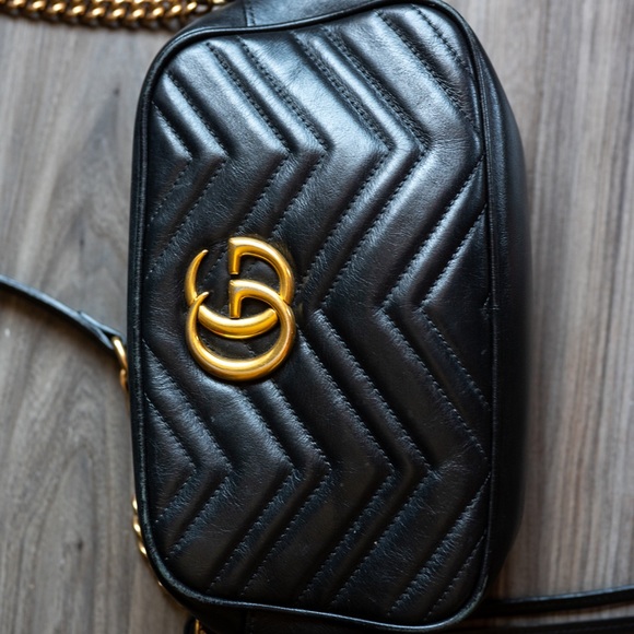 Gucci GG Marmont Small Shoulder Bag in Black - Picture 4 of 11